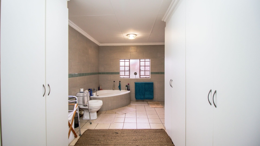 4 Bedroom Property for Sale in Olifantsnek North West